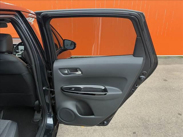 フィット ｅ：ＨＥＶホーム　禁煙車　４ＷＤナビゲーション　バックカメラ　ホンダセンシング　アダプティブクルーズコントロール　ドライブレコーダー　ＬＥＤライト　ＥＴＣ　オートエアコン　シートリフター　スマートキー　バニティーミラー（42枚目）