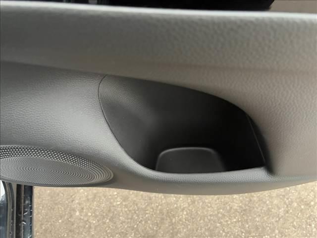 フィット ｅ：ＨＥＶホーム　禁煙車　４ＷＤナビゲーション　バックカメラ　ホンダセンシング　アダプティブクルーズコントロール　ドライブレコーダー　ＬＥＤライト　ＥＴＣ　オートエアコン　シートリフター　スマートキー　バニティーミラー（43枚目）