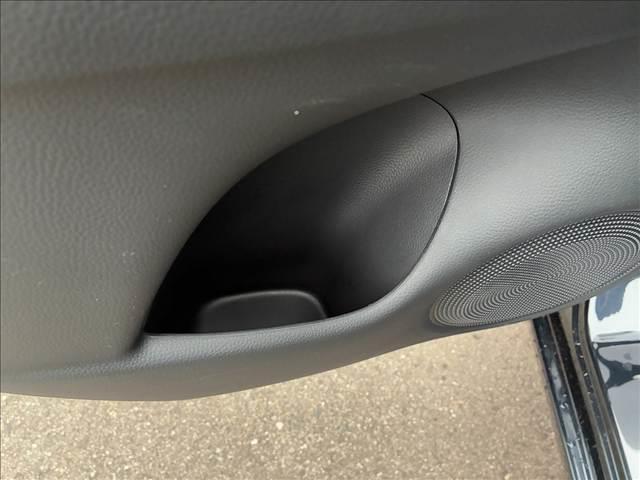 フィット ｅ：ＨＥＶホーム　禁煙車　４ＷＤナビゲーション　バックカメラ　ホンダセンシング　アダプティブクルーズコントロール　ドライブレコーダー　ＬＥＤライト　ＥＴＣ　オートエアコン　シートリフター　スマートキー　バニティーミラー（47枚目）