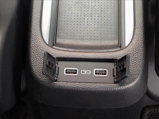 フィット ｅ：ＨＥＶホーム　禁煙車　４ＷＤナビゲーション　バックカメラ　ホンダセンシング　アダプティブクルーズコントロール　ドライブレコーダー　ＬＥＤライト　ＥＴＣ　オートエアコン　シートリフター　スマートキー　バニティーミラー（48枚目）