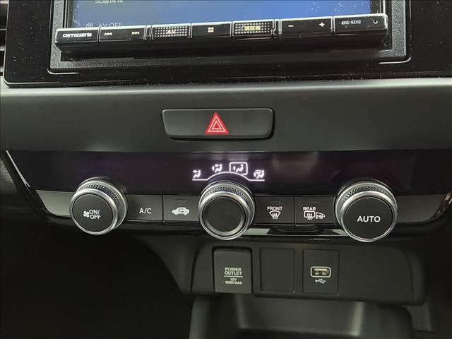 フィット ｅ：ＨＥＶホーム　禁煙車　４ＷＤナビゲーション　バックカメラ　ホンダセンシング　アダプティブクルーズコントロール　ドライブレコーダー　ＬＥＤライト　ＥＴＣ　オートエアコン　シートリフター　スマートキー　バニティーミラー（61枚目）