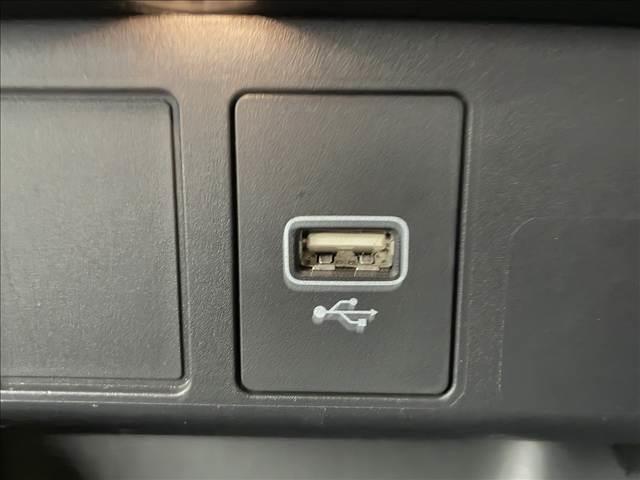 フィット ｅ：ＨＥＶホーム　禁煙車　４ＷＤナビゲーション　バックカメラ　ホンダセンシング　アダプティブクルーズコントロール　ドライブレコーダー　ＬＥＤライト　ＥＴＣ　オートエアコン　シートリフター　スマートキー　バニティーミラー（62枚目）