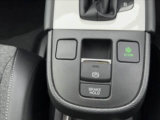 フィット ｅ：ＨＥＶホーム　禁煙車　４ＷＤナビゲーション　バックカメラ　ホンダセンシング　アダプティブクルーズコントロール　ドライブレコーダー　ＬＥＤライト　ＥＴＣ　オートエアコン　シートリフター　スマートキー　バニティーミラー（65枚目）