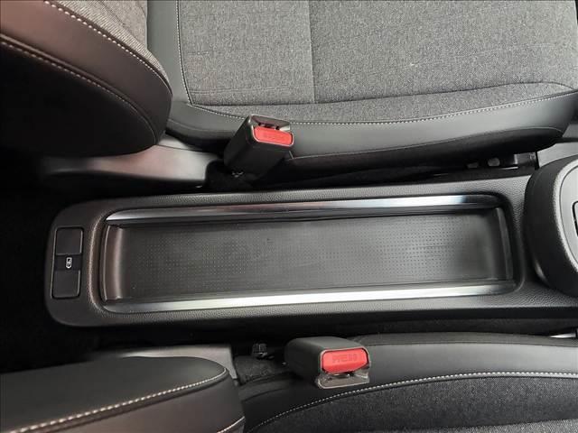 フィット ｅ：ＨＥＶホーム　禁煙車　４ＷＤナビゲーション　バックカメラ　ホンダセンシング　アダプティブクルーズコントロール　ドライブレコーダー　ＬＥＤライト　ＥＴＣ　オートエアコン　シートリフター　スマートキー　バニティーミラー（66枚目）