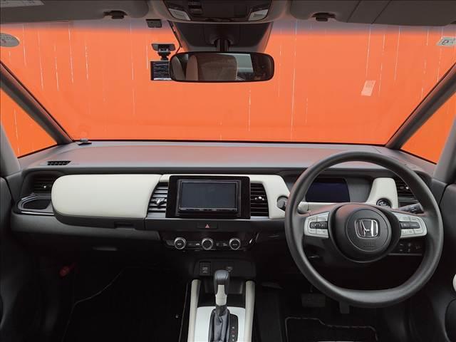 フィット HOME 20周年特別仕様車 Maison 禁煙車 4WD ナビゲーション バックカメラ ホンダセンシング アダプティブクルーズコントロール ドライブレコーダー LEDライト ETC オートエアコン シートヒーター シートリフター スマートキー(8枚目)