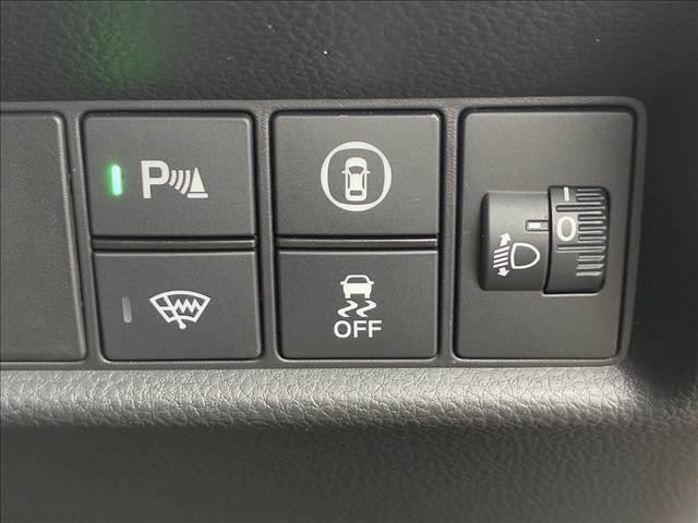 フィット HOME 20周年特別仕様車 Maison 禁煙車 4WD ナビゲーション バックカメラ ホンダセンシング アダプティブクルーズコントロール ドライブレコーダー LEDライト ETC オートエアコン シートヒーター シートリフター スマートキー(11枚目)