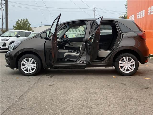 フィット HOME 20周年特別仕様車 Maison 禁煙車 4WD ナビゲーション バックカメラ ホンダセンシング アダプティブクルーズコントロール ドライブレコーダー LEDライト ETC オートエアコン シートヒーター シートリフター スマートキー(26枚目)