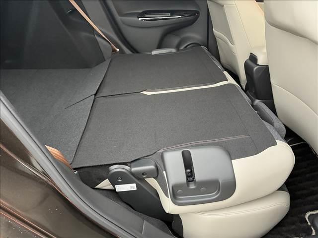 フィット HOME 20周年特別仕様車 Maison 禁煙車 4WD ナビゲーション バックカメラ ホンダセンシング アダプティブクルーズコントロール ドライブレコーダー LEDライト ETC オートエアコン シートヒーター シートリフター スマートキー(35枚目)