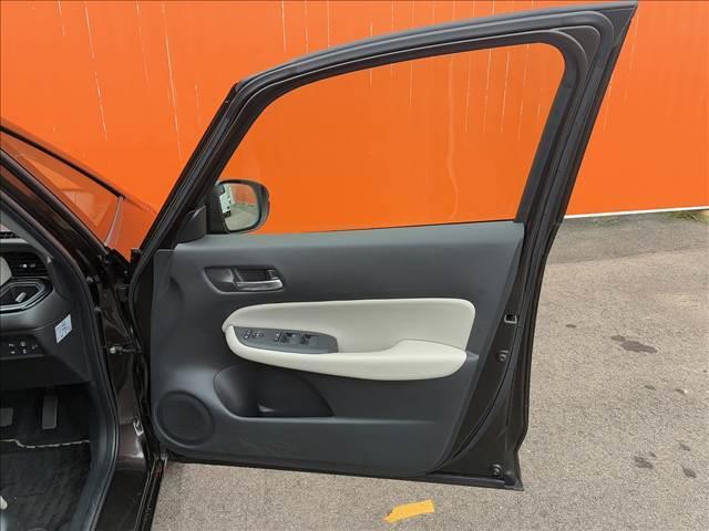 フィット HOME 20周年特別仕様車 Maison 禁煙車 4WD ナビゲーション バックカメラ ホンダセンシング アダプティブクルーズコントロール ドライブレコーダー LEDライト ETC オートエアコン シートヒーター シートリフター スマートキー(37枚目)