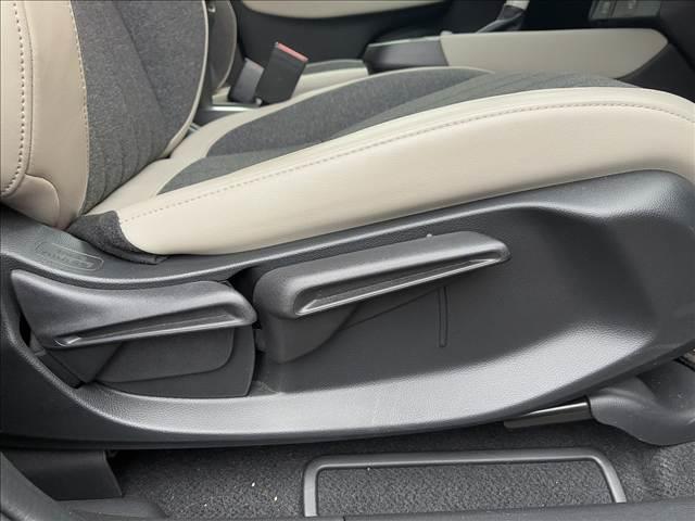 フィット HOME 20周年特別仕様車 Maison 禁煙車 4WD ナビゲーション バックカメラ ホンダセンシング アダプティブクルーズコントロール ドライブレコーダー LEDライト ETC オートエアコン シートヒーター シートリフター スマートキー(47枚目)