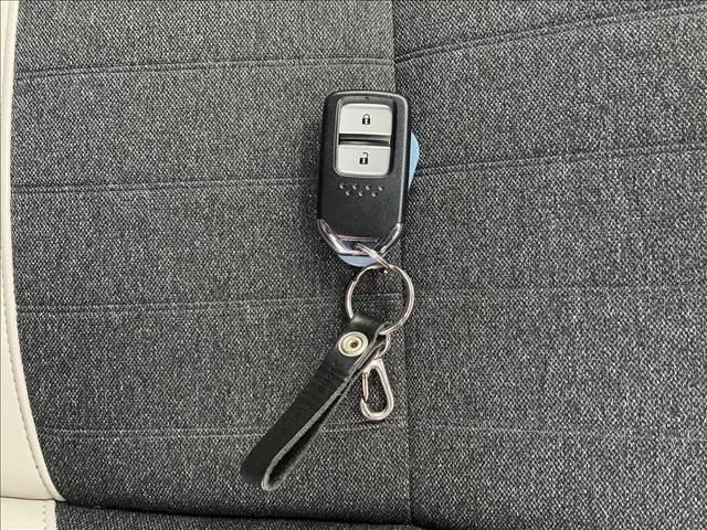 フィット HOME 20周年特別仕様車 Maison 禁煙車 4WD ナビゲーション バックカメラ ホンダセンシング アダプティブクルーズコントロール ドライブレコーダー LEDライト ETC オートエアコン シートヒーター シートリフター スマートキー(74枚目)