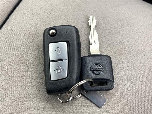 デイズ Ｂ　禁煙車　ＳＤナビ　マニュアルエアコン　キーレスキー　バニティーミラー　アイドリングストップ　パワーステアリング　パワーウインドウ　横滑り抑制機能　シートリフター　チルトステアリング（13枚目）