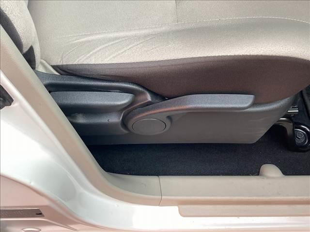 デイズ Ｂ　禁煙車　ＳＤナビ　マニュアルエアコン　キーレスキー　バニティーミラー　アイドリングストップ　パワーステアリング　パワーウインドウ　横滑り抑制機能　シートリフター　チルトステアリング（52枚目）