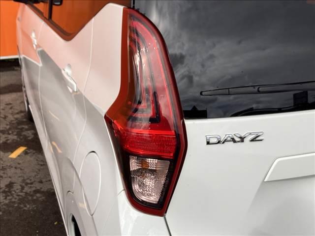 デイズ Ｂ　禁煙車　ＳＤナビ　マニュアルエアコン　キーレスキー　バニティーミラー　アイドリングストップ　パワーステアリング　パワーウインドウ　横滑り抑制機能　シートリフター　チルトステアリング（72枚目）