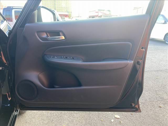 フィット ｅ：ＨＥＶホーム　禁煙車　４ＷＤ　ナビゲーション　ＥＴＣ　ホンダセンシング　アダプティブクルーズコントロール　ドライブレコーダー　スマートキー　ＵＳＢ　　バックカメラ　パワーウインドウ　パワーステアリング（33枚目）