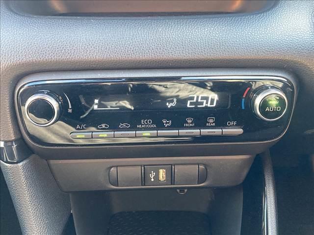 【オートエアコン】室内の温度を設定すれば自動でエアコンと暖房を切り替え、風量、送風場所も自動で切り替えしてくれるのでとても便利です。