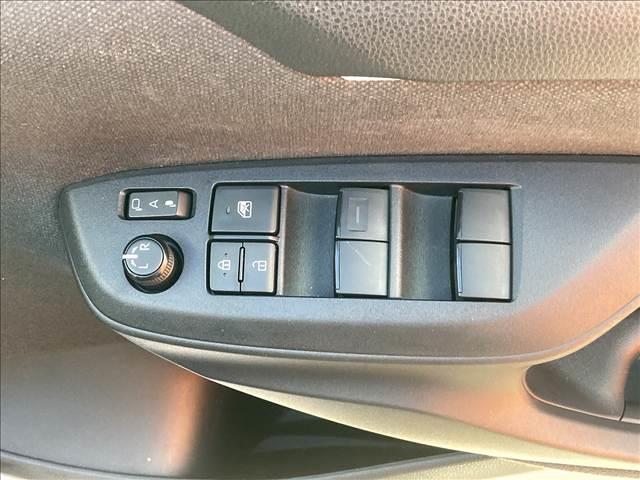 ふぃのの在庫を見ていただきありがとうございます。総在庫６００台以上　届出済未使用車専門店でございます。ぜひ一度　０１２０‐１５３‐４４０までお問合せください