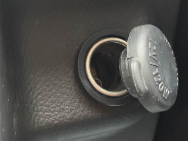 【シガーソケット】ＵＳＢソケット等を別売りで購入すれば、携帯電話の充電だったり、ラジオからＢｌｕｅｔｏｏｔｈをつなげたりできますのでとても便利なものです。