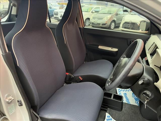 運転席シートは使用感が少なく、良好な状態になっております。前オーナーが綺麗に使っていたのがわかりますね。