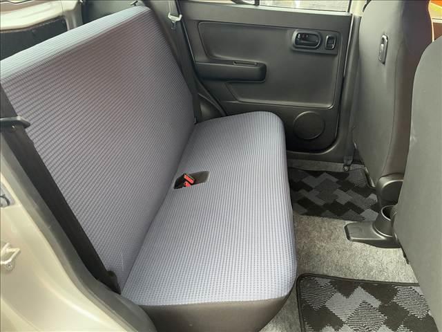 広々とした２列目は大人が乗っても快適にロングドライブが楽しめます。