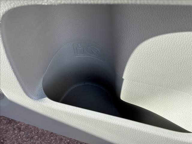 デイズ Ｊ　禁煙車　　ＣＤデッキ　ドライブレコーダー　マニュアルエアコン　バニティーミラー　ドリンクホルダー　ヘッドライトレベライザー　シガーソケット　エンジンスターター　パワーステアリング　パワーウインドウ（34枚目）