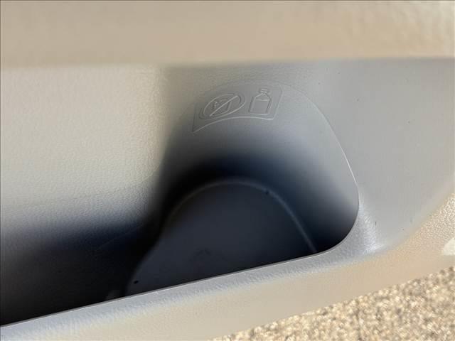 デイズ Ｊ　禁煙車　　ＣＤデッキ　ドライブレコーダー　マニュアルエアコン　バニティーミラー　ドリンクホルダー　ヘッドライトレベライザー　シガーソケット　エンジンスターター　パワーステアリング　パワーウインドウ（38枚目）