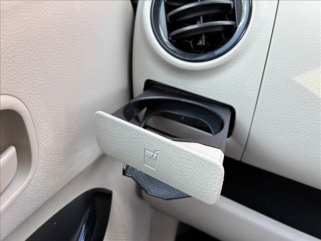 デイズ Ｊ　禁煙車　　ＣＤデッキ　ドライブレコーダー　マニュアルエアコン　バニティーミラー　ドリンクホルダー　ヘッドライトレベライザー　シガーソケット　エンジンスターター　パワーステアリング　パワーウインドウ（63枚目）