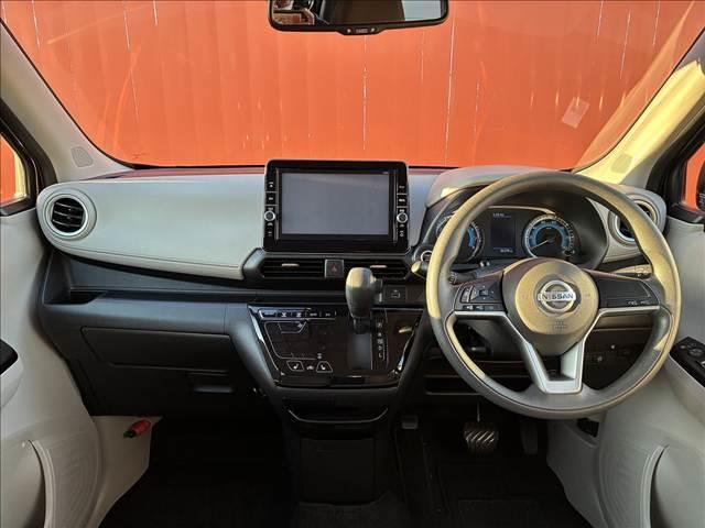 デイズ Ｘ　禁煙車　４ＷＤ　純正９インチナビ　インテリジェントエマージェンシーブレーキ　全方位モニター　シートヒーター　スマートキー　ＥＴＣ　ＵＳＢ　純正アルミホイール　ＳＲＳエアバック　バニティーミラー（8枚目）