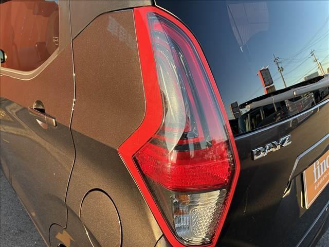 デイズ Ｘ　禁煙車　４ＷＤ　純正９インチナビ　インテリジェントエマージェンシーブレーキ　全方位モニター　シートヒーター　スマートキー　ＥＴＣ　ＵＳＢ　純正アルミホイール　ＳＲＳエアバック　バニティーミラー（29枚目）