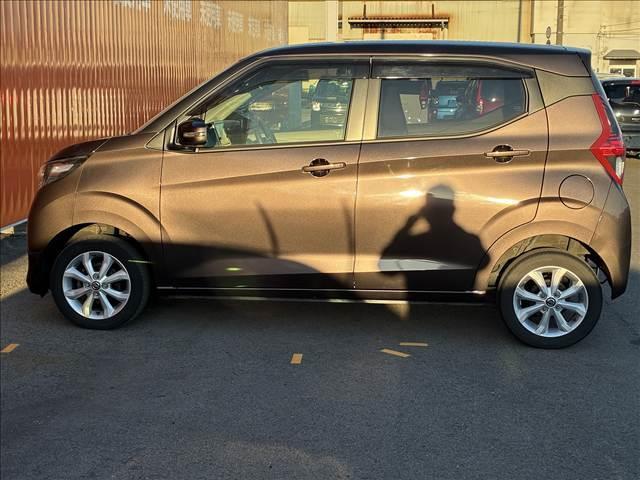 デイズ Ｘ　禁煙車　４ＷＤ　純正９インチナビ　インテリジェントエマージェンシーブレーキ　全方位モニター　シートヒーター　スマートキー　ＥＴＣ　ＵＳＢ　純正アルミホイール　ＳＲＳエアバック　バニティーミラー（32枚目）