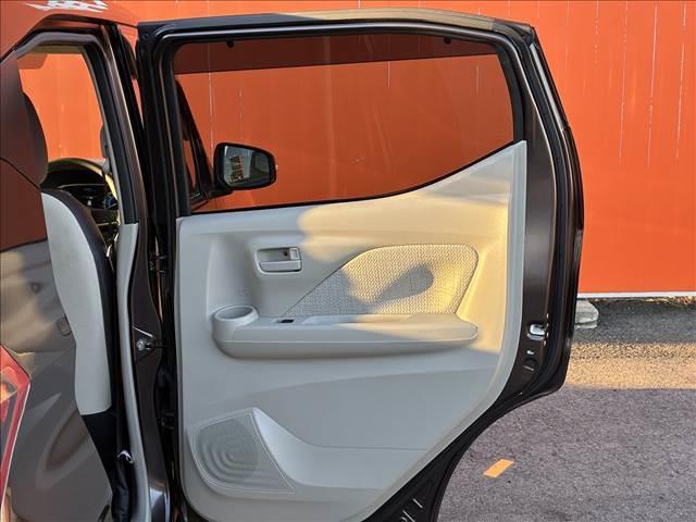 デイズ Ｘ　禁煙車　４ＷＤ　純正９インチナビ　インテリジェントエマージェンシーブレーキ　全方位モニター　シートヒーター　スマートキー　ＥＴＣ　ＵＳＢ　純正アルミホイール　ＳＲＳエアバック　バニティーミラー（39枚目）