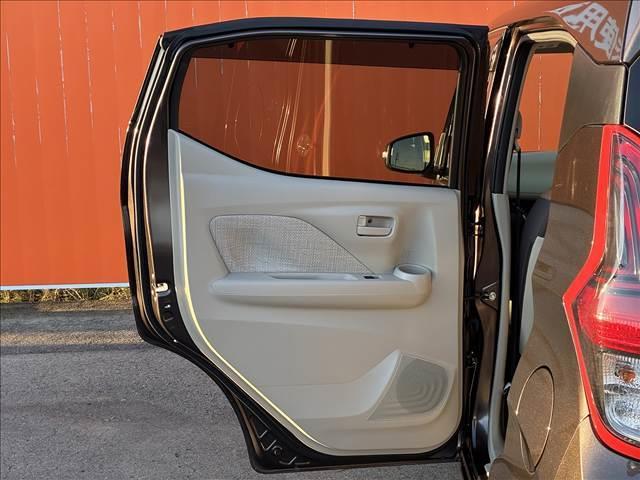 デイズ Ｘ　禁煙車　４ＷＤ　純正９インチナビ　インテリジェントエマージェンシーブレーキ　全方位モニター　シートヒーター　スマートキー　ＥＴＣ　ＵＳＢ　純正アルミホイール　ＳＲＳエアバック　バニティーミラー（43枚目）