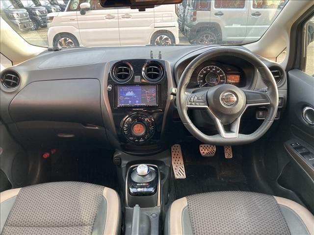 ノート ｅ－ＰＯＷＥＲ　ＭＥＤＡＬＩＳＴ　禁煙車　ＳＤナビ　オートエアコン　インテリジェントエマージェンシーブレーキ　スマートキー　純正アルミホイール　オートライト　ＥＴＣ　ＬＥＤライト　バニティーミラー　パワーウインドウ　パワーステアリング（8枚目）