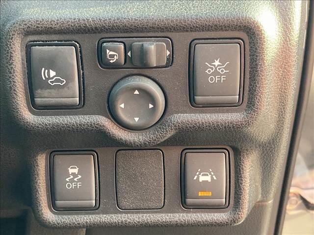 ノート ｅ－ＰＯＷＥＲ　ＭＥＤＡＬＩＳＴ　禁煙車　ＳＤナビ　オートエアコン　インテリジェントエマージェンシーブレーキ　スマートキー　純正アルミホイール　オートライト　ＥＴＣ　ＬＥＤライト　バニティーミラー　パワーウインドウ　パワーステアリング（12枚目）