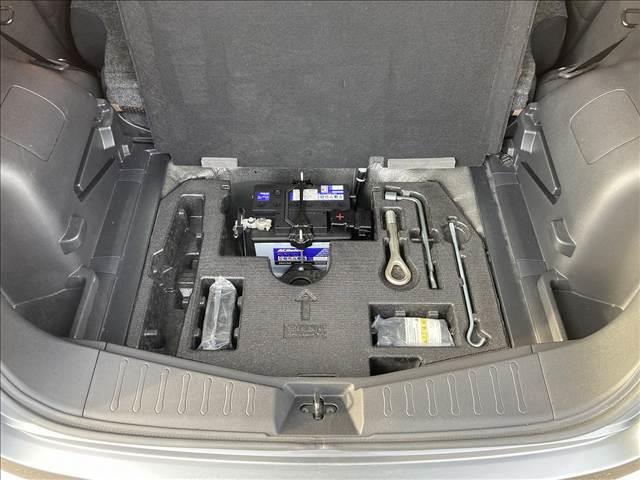 ノート ｅ－ＰＯＷＥＲ　ＭＥＤＡＬＩＳＴ　禁煙車　ＳＤナビ　オートエアコン　インテリジェントエマージェンシーブレーキ　スマートキー　純正アルミホイール　オートライト　ＥＴＣ　ＬＥＤライト　バニティーミラー　パワーウインドウ　パワーステアリング（77枚目）