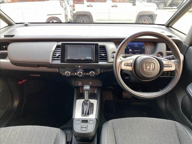 フィット ｅ：ＨＥＶ　ＨＯＭＥ　禁煙車　４ＷＤ　メモリーナビ　ＥＴＣ　ホンダセンシング　アダプティブクルーズコントロール　ドライブレコーダー　スマートキー　ＬＥＤライト　バックカメラ　オートエアコン　オートライト　ＵＳＢ（8枚目）