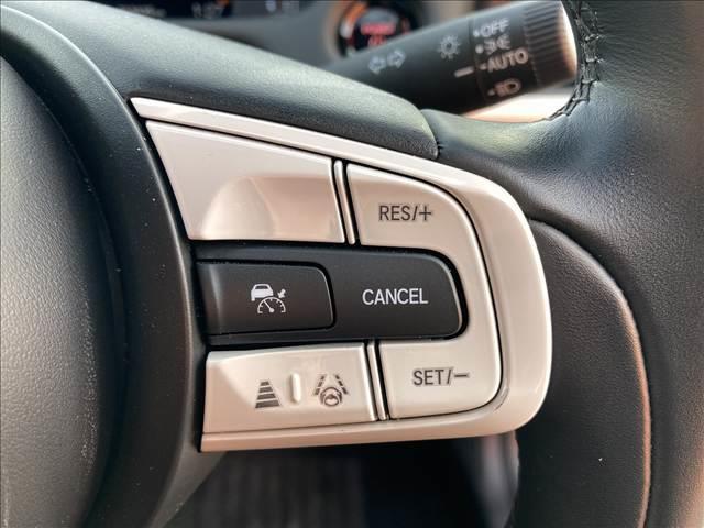 フィット ｅ：ＨＥＶ　ＨＯＭＥ　禁煙車　４ＷＤ　メモリーナビ　ＥＴＣ　ホンダセンシング　アダプティブクルーズコントロール　ドライブレコーダー　スマートキー　ＬＥＤライト　バックカメラ　オートエアコン　オートライト　ＵＳＢ（11枚目）