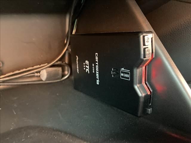 フィット ｅ：ＨＥＶ　ＨＯＭＥ　禁煙車　４ＷＤ　メモリーナビ　ＥＴＣ　ホンダセンシング　アダプティブクルーズコントロール　ドライブレコーダー　スマートキー　ＬＥＤライト　バックカメラ　オートエアコン　オートライト　ＵＳＢ（13枚目）