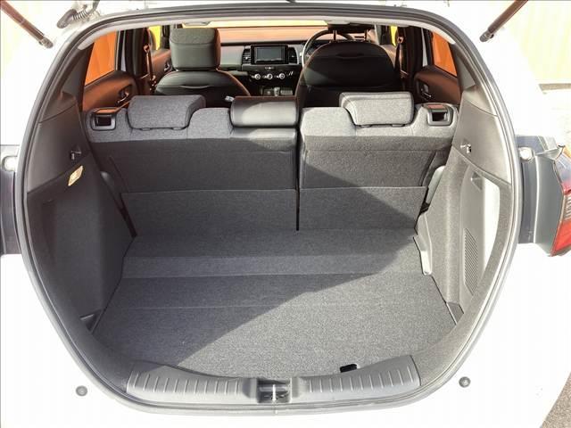 フィット ｅ：ＨＥＶ　ＨＯＭＥ　禁煙車　４ＷＤ　メモリーナビ　ＥＴＣ　ホンダセンシング　アダプティブクルーズコントロール　ドライブレコーダー　スマートキー　ＬＥＤライト　バックカメラ　オートエアコン　オートライト　ＵＳＢ（18枚目）