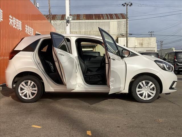 フィット ｅ：ＨＥＶ　ＨＯＭＥ　禁煙車　４ＷＤ　メモリーナビ　ＥＴＣ　ホンダセンシング　アダプティブクルーズコントロール　ドライブレコーダー　スマートキー　ＬＥＤライト　バックカメラ　オートエアコン　オートライト　ＵＳＢ（28枚目）