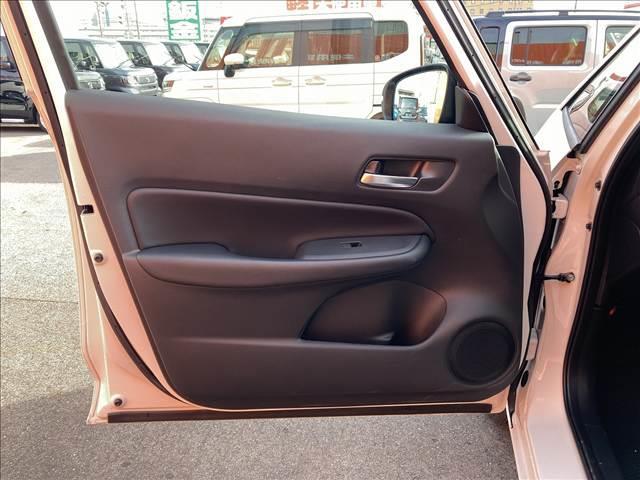 フィット ｅ：ＨＥＶ　ＨＯＭＥ　禁煙車　４ＷＤ　メモリーナビ　ＥＴＣ　ホンダセンシング　アダプティブクルーズコントロール　ドライブレコーダー　スマートキー　ＬＥＤライト　バックカメラ　オートエアコン　オートライト　ＵＳＢ（31枚目）