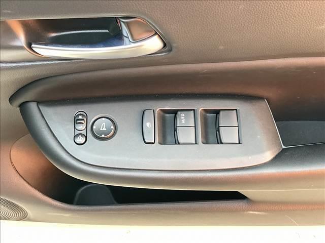 フィット ｅ：ＨＥＶ　ＨＯＭＥ　禁煙車　４ＷＤ　メモリーナビ　ＥＴＣ　ホンダセンシング　アダプティブクルーズコントロール　ドライブレコーダー　スマートキー　ＬＥＤライト　バックカメラ　オートエアコン　オートライト　ＵＳＢ（35枚目）