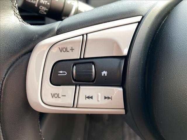 フィット ｅ：ＨＥＶ　ＨＯＭＥ　禁煙車　４ＷＤ　メモリーナビ　ＥＴＣ　ホンダセンシング　アダプティブクルーズコントロール　ドライブレコーダー　スマートキー　ＬＥＤライト　バックカメラ　オートエアコン　オートライト　ＵＳＢ（42枚目）