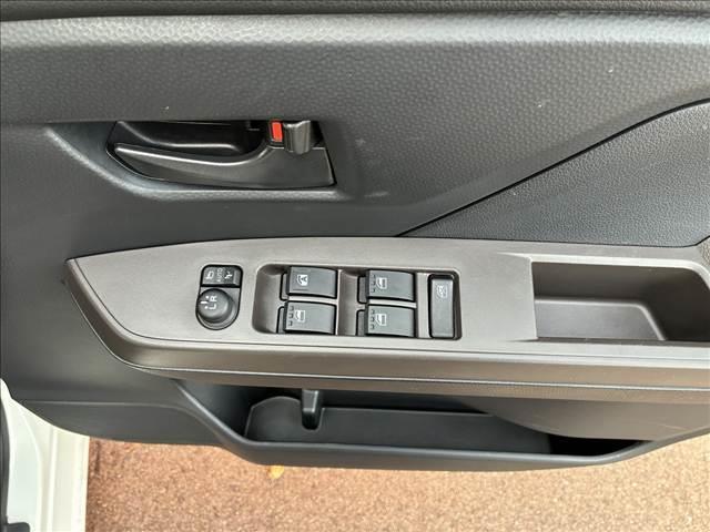 トール Ｘ　禁煙車　ＳＤナビ　スマートキー　ＥＴＣ　スマートアシストＩＩＩ　バックカメラ　サンシェード　ドライブレコーダー　バニティーミラー　パワーステアリング　チルトステアリング　パワーウインドウ（36枚目）