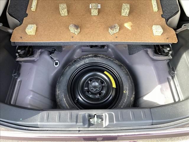 ミラココア ココアＸ　禁煙車　ＳＤナビ　オートエアコン　チルトステアリング　スペアタイヤ　キーレスキー　バニティーミラー　ドリンクホルダー　パワーウインドウ　パワーステアリング（11枚目）