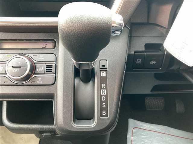 ムーヴ Ｇ　届出済未使用車　４ＷＤ　電動スライドドア　ＬＥＤライト　スマートアシストＩＩＩ　純正アルミホイール　チルトステアリング　シートリフター　アイドリングストップ　オートライト　オートハイビーム（50枚目）