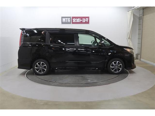 ノア Ｓｉ　ダブルバイビーＩＩ　フルセグ　メモリーナビ　ＤＶＤ再生　後席モニター　バックカメラ　衝突被害軽減システム　ＥＴＣ　ドラレコ　両側電動スライド　ＬＥＤヘッドランプ　ウオークスルー　乗車定員７人　３列シート　ワンオーナー（9枚目）