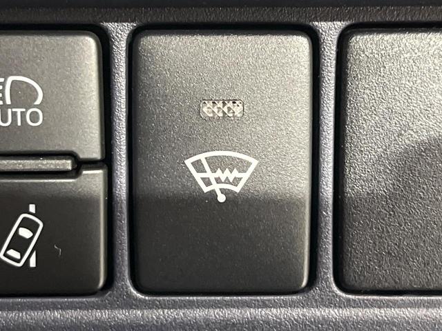ヴォクシー ＺＳ　煌ＩＩ　４ＷＤ　禁煙車　衝突軽減　純正ナビ　バックカメラ　両側電動ドア　寒冷地仕様　７人乗　フルセグ　Ｂｌｕｅｔｏｏｔｈ　ＬＥＤライト　ＬＥＤフォグ　左右独立オートエアコン　オートライト　スマートキー（7枚目）