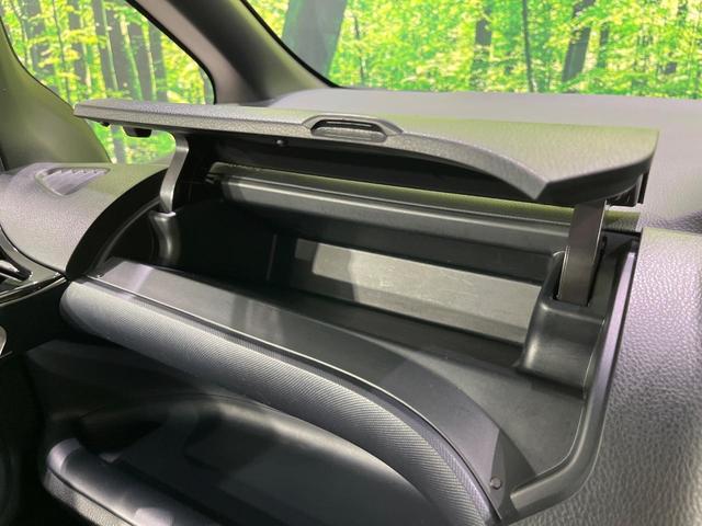 ヴォクシー ＺＳ　煌ＩＩ　４ＷＤ　禁煙車　衝突軽減　純正ナビ　バックカメラ　両側電動ドア　寒冷地仕様　７人乗　フルセグ　Ｂｌｕｅｔｏｏｔｈ　ＬＥＤライト　ＬＥＤフォグ　左右独立オートエアコン　オートライト　スマートキー（52枚目）