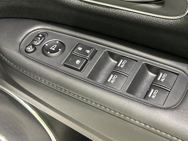 ヴェゼル ハイブリッドＺ・ホンダセンシング　４ＷＤ　禁煙車　純正ナビ　バックカメラ　衝突軽減　レーダークルコン　ＥＴＣ　ドラレコ　シートヒーター　ハーフレザーシート　ＬＥＤヘッドライト　パドルシフト　オートライト　ステアリングスイッチ（25枚目）